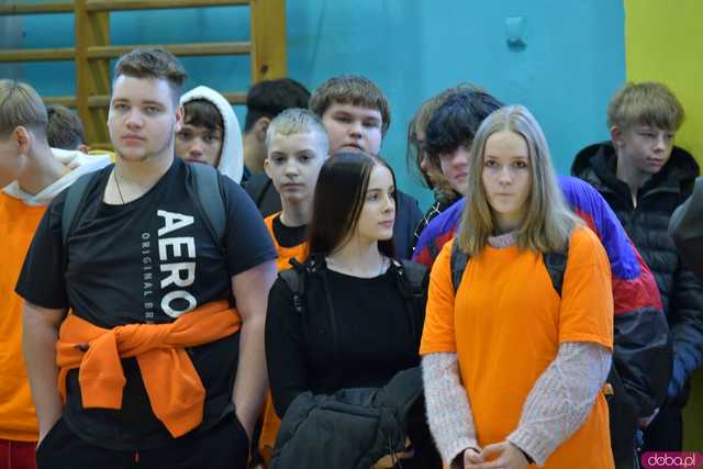 [WIDEO/FOTO] Wspólnie przemaszerowali i wystąpili przeciwko przemocy. Podsumowano kolejną edycję kampanii w Żarowie