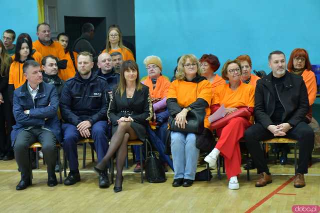 [WIDEO/FOTO] Wspólnie przemaszerowali i wystąpili przeciwko przemocy. Podsumowano kolejną edycję kampanii w Żarowie
