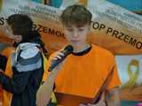 [WIDEO/FOTO] Wspólnie przemaszerowali i wystąpili przeciwko przemocy. Podsumowano kolejną edycję kampanii w Żarowie