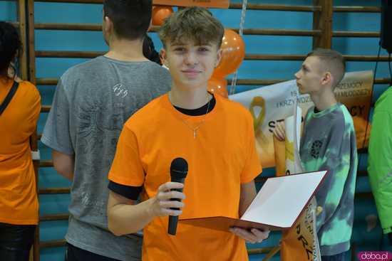 [WIDEO/FOTO] Wspólnie przemaszerowali i wystąpili przeciwko przemocy. Podsumowano kolejną edycję kampanii w Żarowie