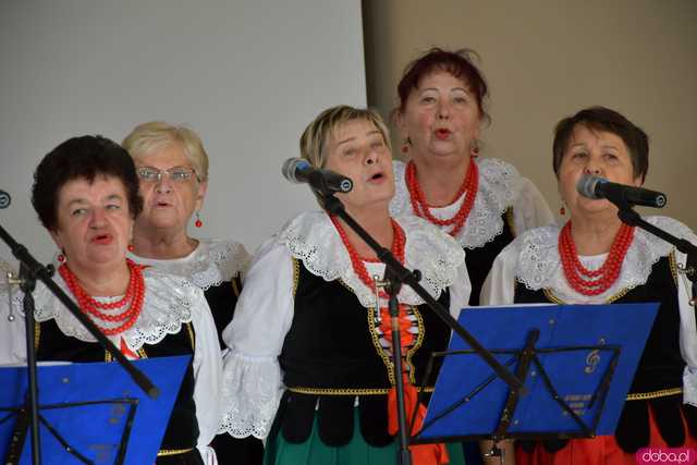 [WIDEO/FOTO] Nagrody dla najbardziej aktywnych seniorów i występy artystyczne z przymrużeniem oka. Zakończyła się II edycja programu Senior na Start