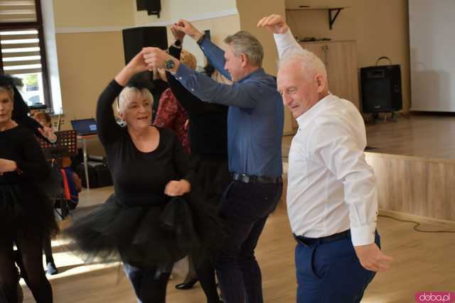 [WIDEO/FOTO] Nagrody dla najbardziej aktywnych seniorów i występy artystyczne z przymrużeniem oka. Zakończyła się II edycja programu Senior na Start