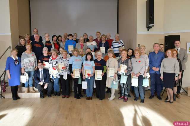 [WIDEO/FOTO] Nagrody dla najbardziej aktywnych seniorów i występy artystyczne z przymrużeniem oka. Zakończyła się II edycja programu Senior na Start