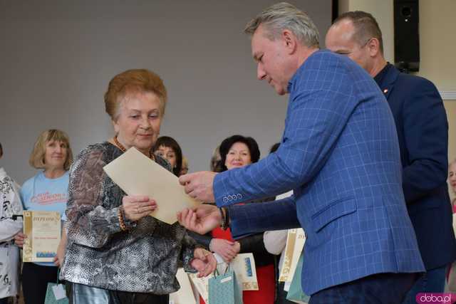 [WIDEO/FOTO] Nagrody dla najbardziej aktywnych seniorów i występy artystyczne z przymrużeniem oka. Zakończyła się II edycja programu Senior na Start