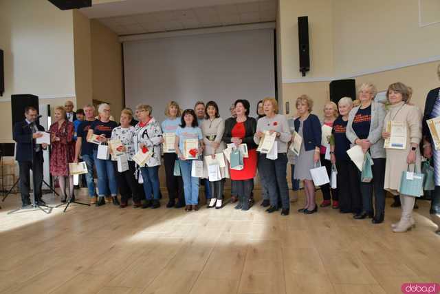 [WIDEO/FOTO] Nagrody dla najbardziej aktywnych seniorów i występy artystyczne z przymrużeniem oka. Zakończyła się II edycja programu Senior na Start