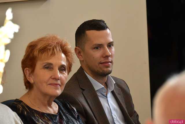 [WIDEO/FOTO] Nagrody dla najbardziej aktywnych seniorów i występy artystyczne z przymrużeniem oka. Zakończyła się II edycja programu Senior na Start