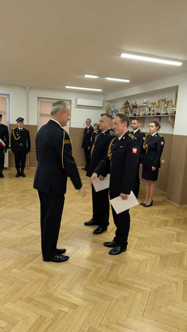 [FOTO] Uroczysta zbiórka z okazji Narodowego Święta Niepodległości w KP PSP Świdnica