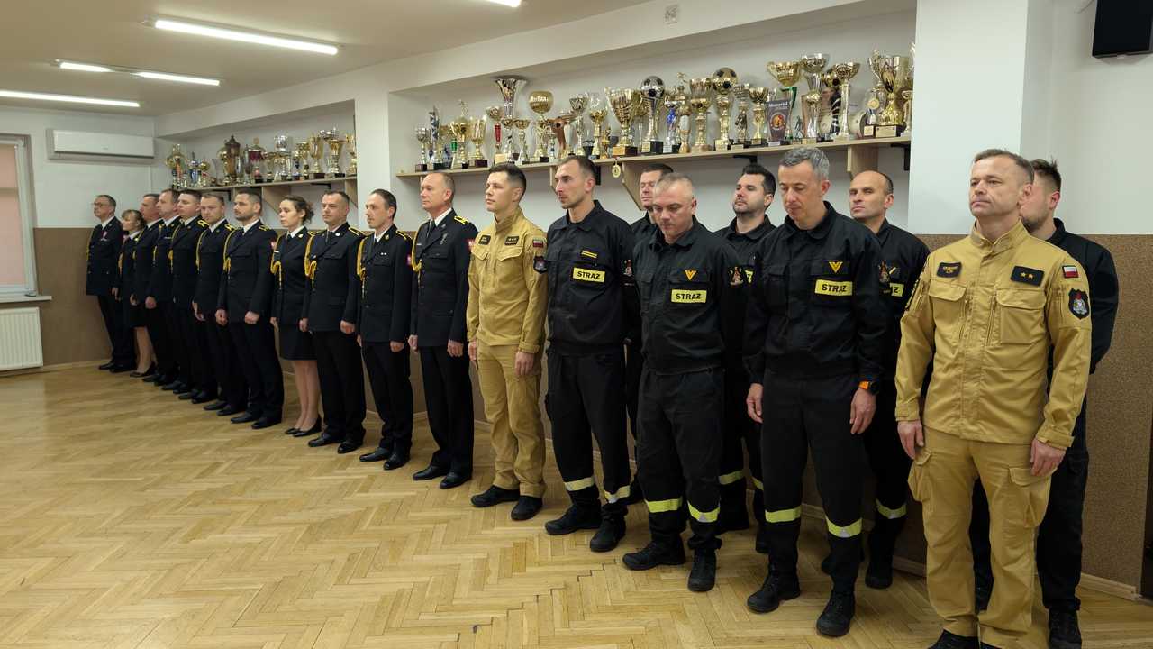 [FOTO] Uroczysta zbiórka z okazji Narodowego Święta Niepodległości w KP PSP Świdnica