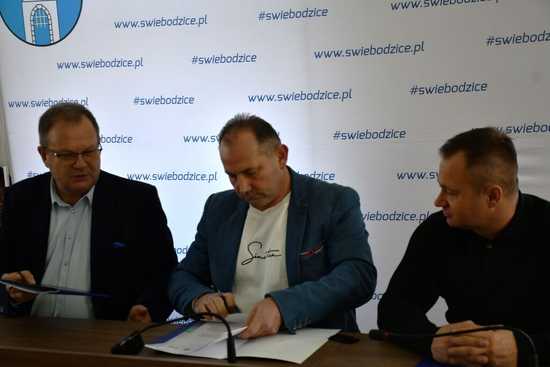 [FOTO] Podpisano umowę na przebudowę Żłobka Miejskiego