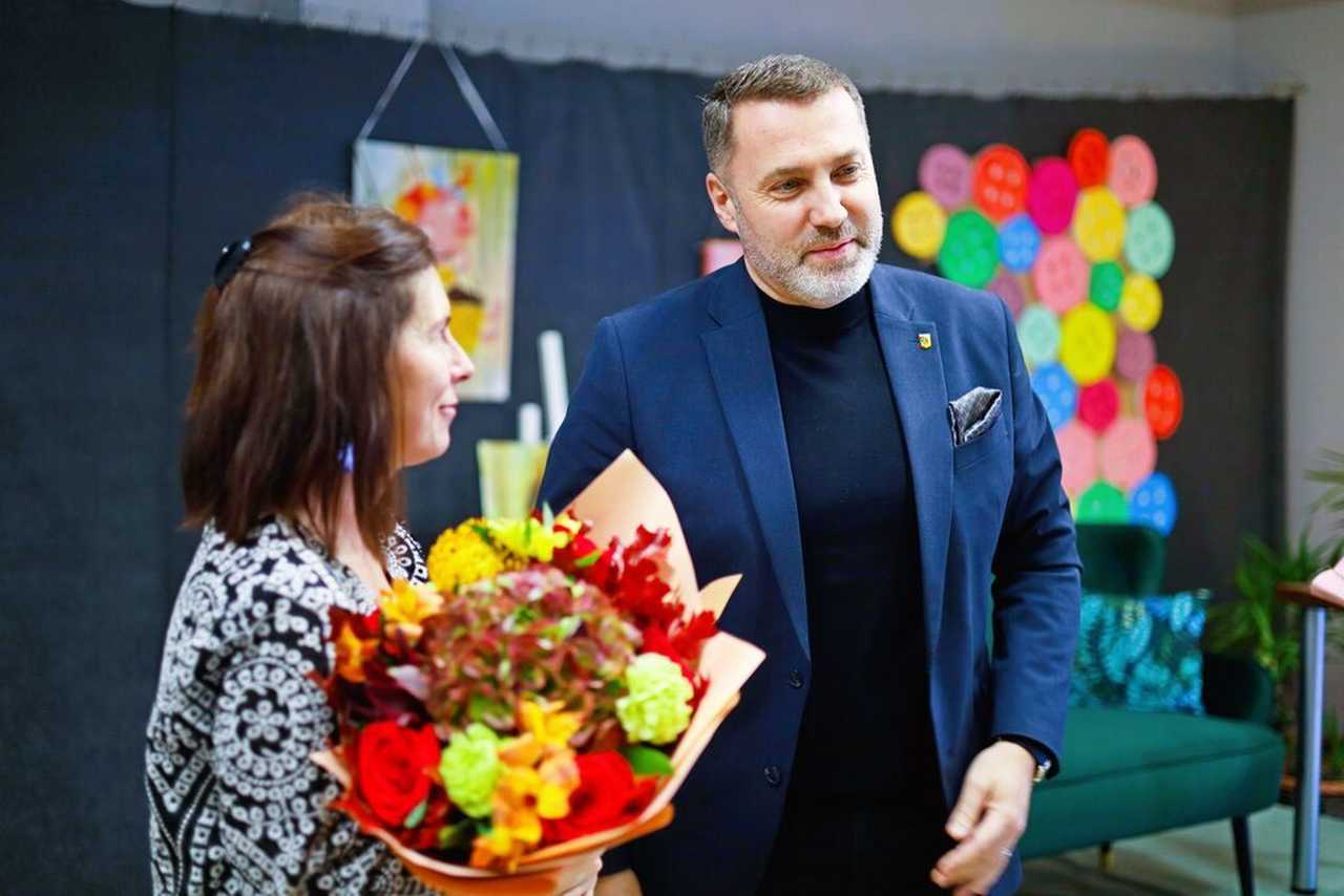 [FOTO] Znana aktorka wizytowała na 117. urodzinach patronki Szkoły Podstawowej w Zastrużu