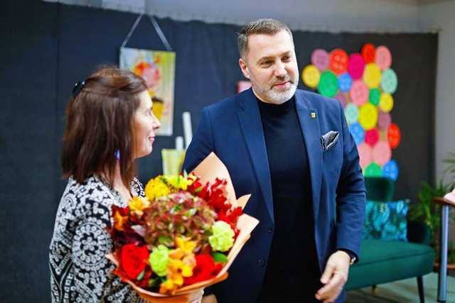 [FOTO] Znana aktorka wizytowała na 117. urodzinach patronki Szkoły Podstawowej w Zastrużu