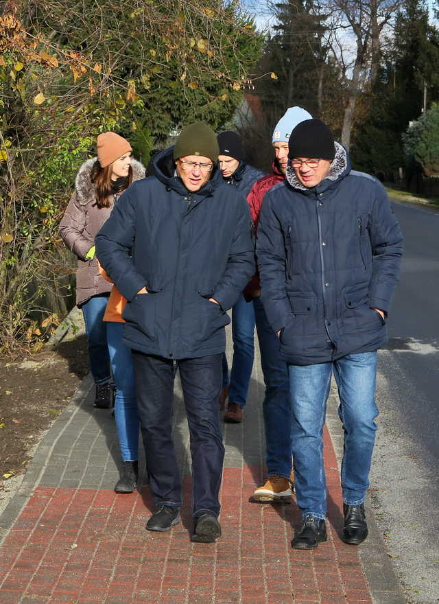 [FOTO] Odebrano fragment chodnika w Roztoce