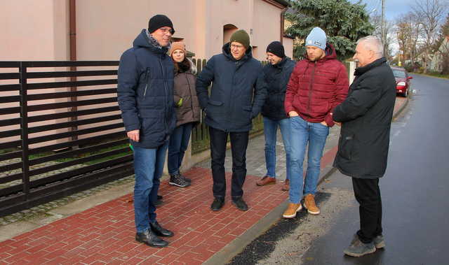 [FOTO] Odebrano fragment chodnika w Roztoce