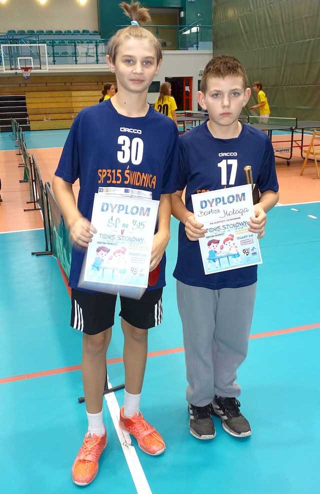 [FOTO] Rywalizowali w turnieju tenisa stołowego