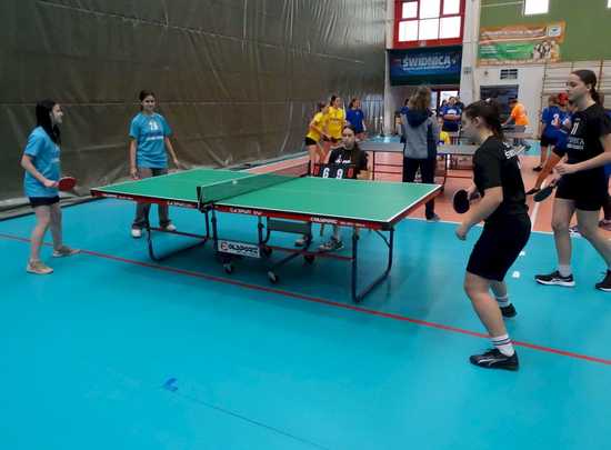 [FOTO] Rywalizowali w turnieju tenisa stołowego