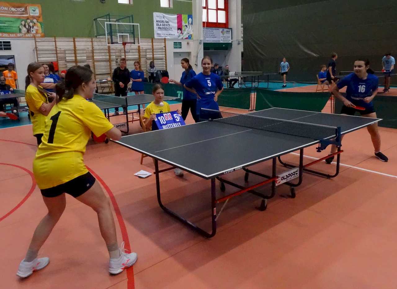 [FOTO] Rywalizowali w turnieju tenisa stołowego