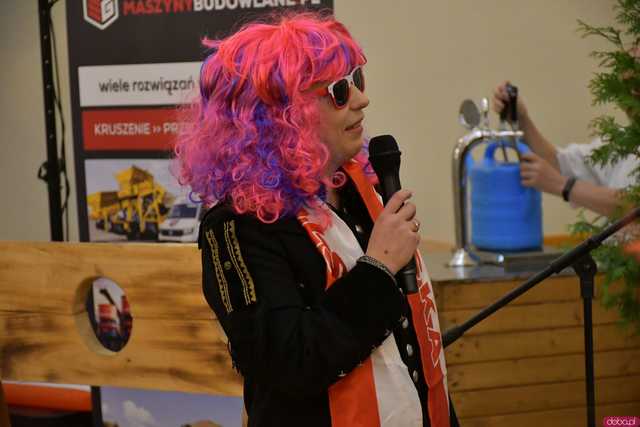 [WIDEO/FOTO] Pochód z orkiestrą, biesiada piwna, wspólne śpiewanie. Górnicy, kamieniarze i skalnicy celebrowali tegoroczną Barbórkę