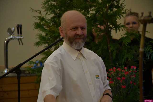 [WIDEO/FOTO] Pochód z orkiestrą, biesiada piwna, wspólne śpiewanie. Górnicy, kamieniarze i skalnicy celebrowali tegoroczną Barbórkę