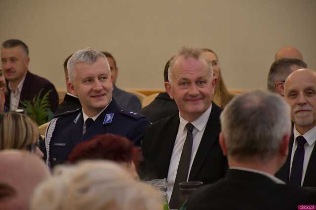 [WIDEO/FOTO] Pochód z orkiestrą, biesiada piwna, wspólne śpiewanie. Górnicy, kamieniarze i skalnicy celebrowali tegoroczną Barbórkę