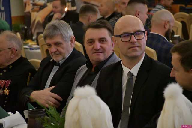 [WIDEO/FOTO] Pochód z orkiestrą, biesiada piwna, wspólne śpiewanie. Górnicy, kamieniarze i skalnicy celebrowali tegoroczną Barbórkę