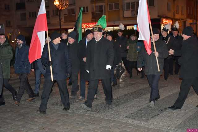 [WIDEO/FOTO] Pochód z orkiestrą, biesiada piwna, wspólne śpiewanie. Górnicy, kamieniarze i skalnicy celebrowali tegoroczną Barbórkę