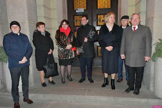 [WIDEO/FOTO] Pochód z orkiestrą, biesiada piwna, wspólne śpiewanie. Górnicy, kamieniarze i skalnicy celebrowali tegoroczną Barbórkę