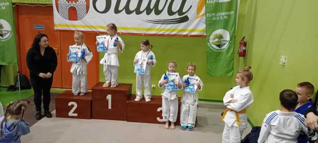 [FOTO] Młodzi judocy przywieźli worek medali z turnieju w Sławie