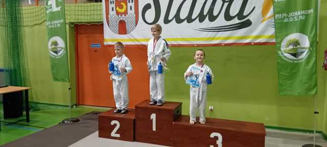 [FOTO] Młodzi judocy przywieźli worek medali z turnieju w Sławie