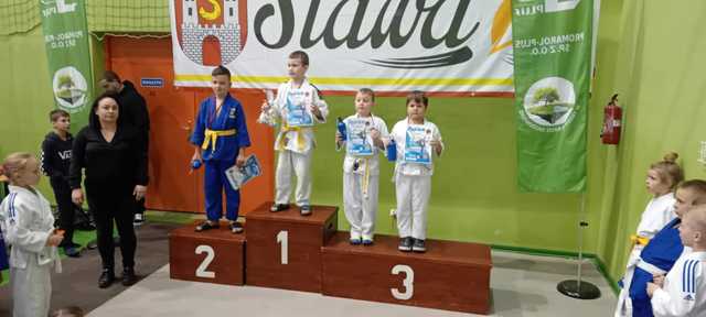 [FOTO] Młodzi judocy przywieźli worek medali z turnieju w Sławie