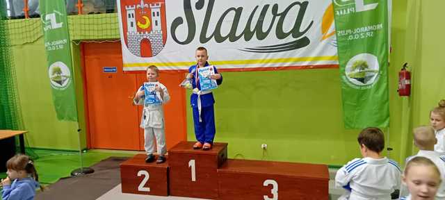 [FOTO] Młodzi judocy przywieźli worek medali z turnieju w Sławie