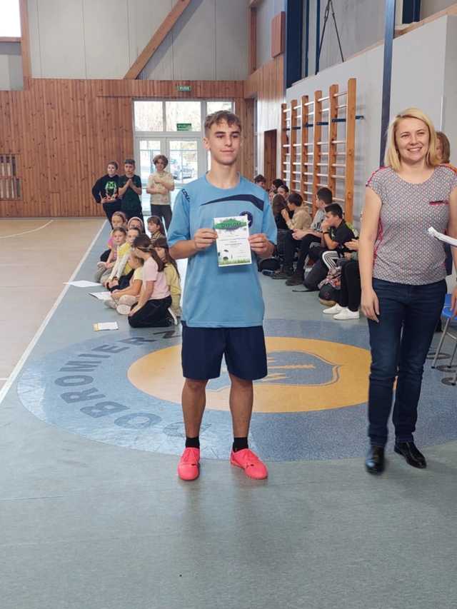[FOTO] Młode piłkarki i piłkarze rywalizowali w turnieju halówki szkół podstawowych
