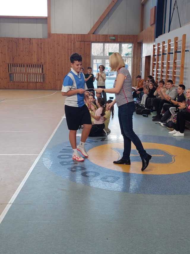 [FOTO] Młode piłkarki i piłkarze rywalizowali w turnieju halówki szkół podstawowych