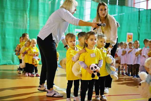 [FOTO] Przedszkolaki z Żarowa świętowały Dzień Pluszowego Misia