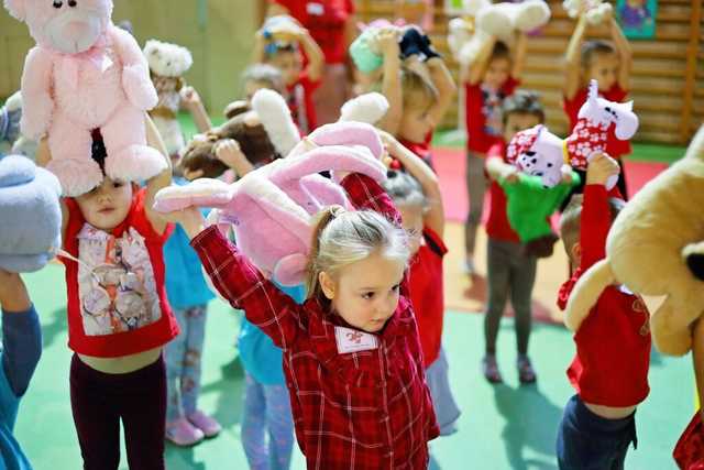 [FOTO] Przedszkolaki z Żarowa świętowały Dzień Pluszowego Misia