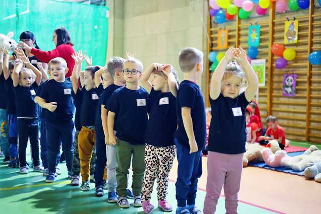 [FOTO] Przedszkolaki z Żarowa świętowały Dzień Pluszowego Misia