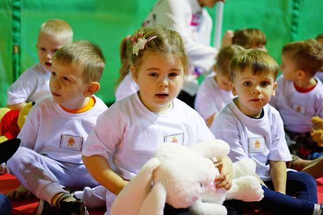 [FOTO] Przedszkolaki z Żarowa świętowały Dzień Pluszowego Misia