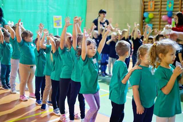 [FOTO] Przedszkolaki z Żarowa świętowały Dzień Pluszowego Misia