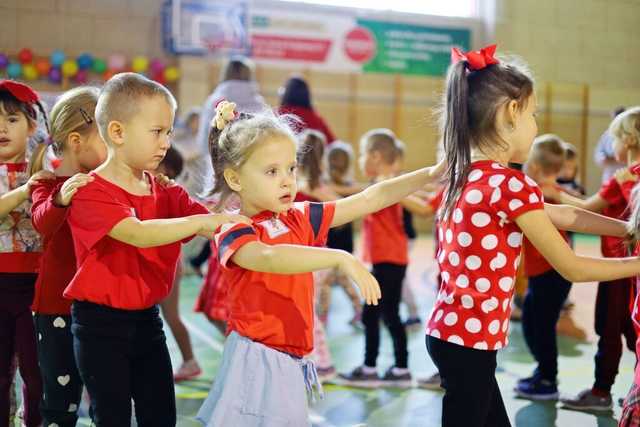 [FOTO] Przedszkolaki z Żarowa świętowały Dzień Pluszowego Misia