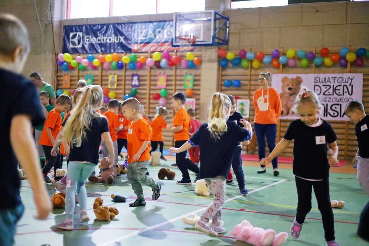 [FOTO] Przedszkolaki z Żarowa świętowały Dzień Pluszowego Misia