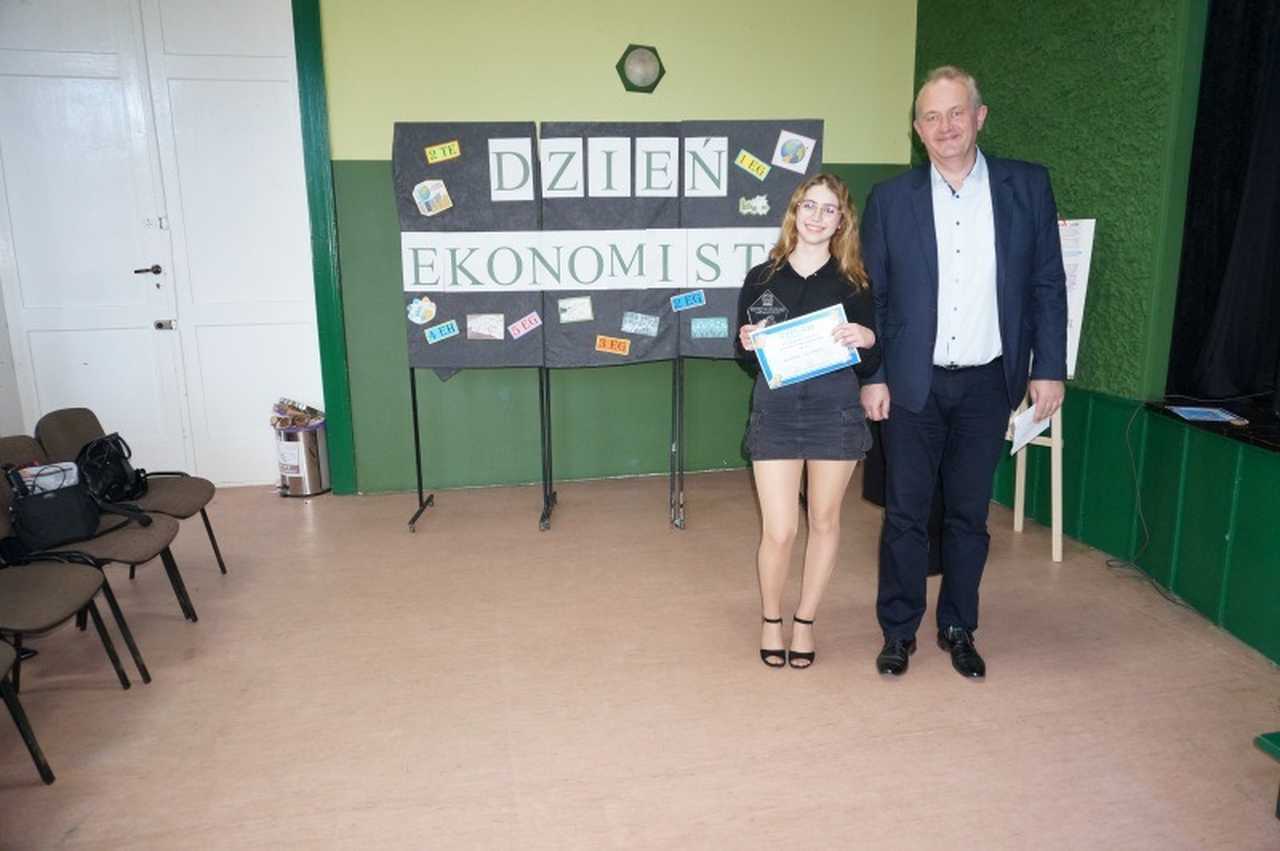 [FOTO] W strzegomskim Zespole Szkół świętowano Dzień Ekonomisty