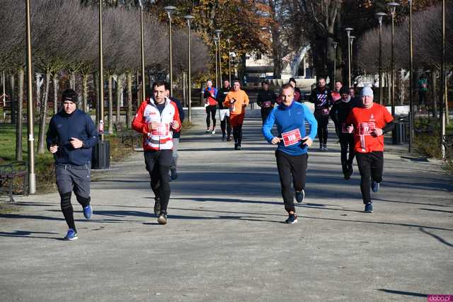 [WIDEO/FOTO] Pobiegli alejkami Parku Centralnego w finałowej odsłonie Grand Prix