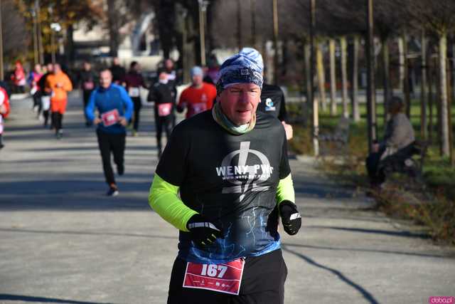 [WIDEO/FOTO] Pobiegli alejkami Parku Centralnego w finałowej odsłonie Grand Prix