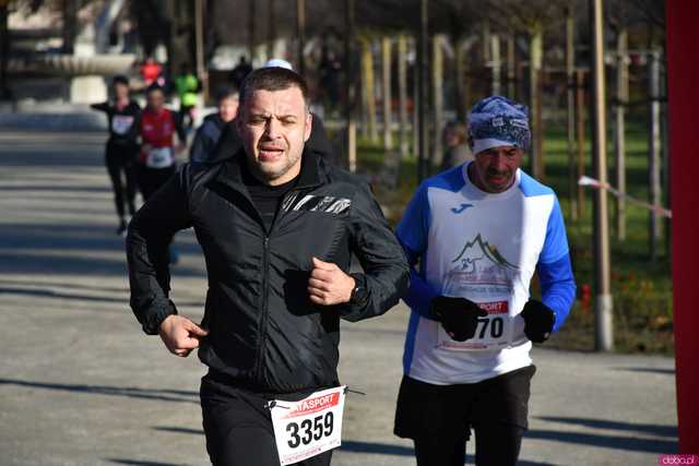 [WIDEO/FOTO] Pobiegli alejkami Parku Centralnego w finałowej odsłonie Grand Prix