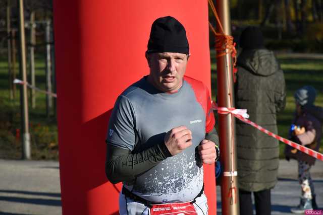 [WIDEO/FOTO] Pobiegli alejkami Parku Centralnego w finałowej odsłonie Grand Prix