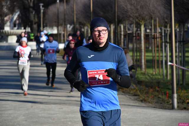 [WIDEO/FOTO] Pobiegli alejkami Parku Centralnego w finałowej odsłonie Grand Prix