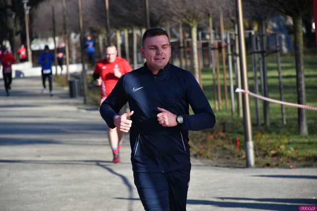 [WIDEO/FOTO] Pobiegli alejkami Parku Centralnego w finałowej odsłonie Grand Prix