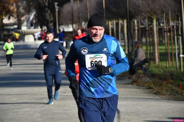 [WIDEO/FOTO] Pobiegli alejkami Parku Centralnego w finałowej odsłonie Grand Prix
