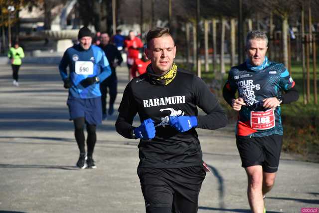 [WIDEO/FOTO] Pobiegli alejkami Parku Centralnego w finałowej odsłonie Grand Prix