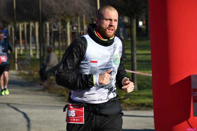 [WIDEO/FOTO] Pobiegli alejkami Parku Centralnego w finałowej odsłonie Grand Prix