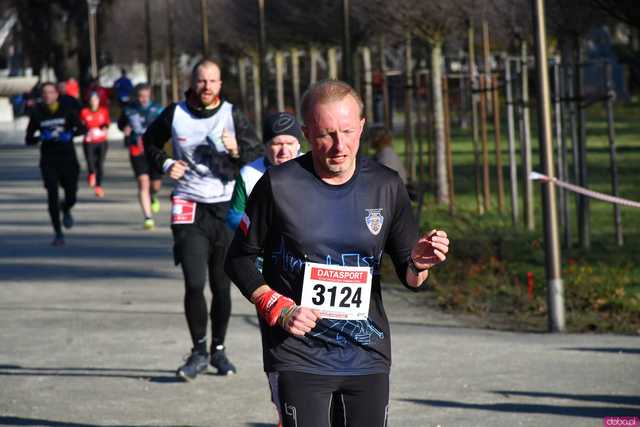 [WIDEO/FOTO] Pobiegli alejkami Parku Centralnego w finałowej odsłonie Grand Prix